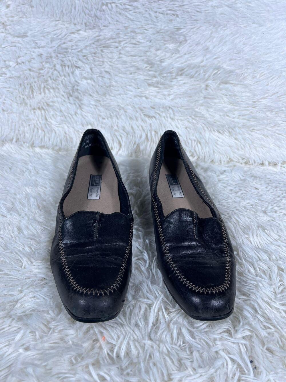 Munro American Shoes Womens Size 8.5 M Black Leather Loafers Latex Rubber Sole